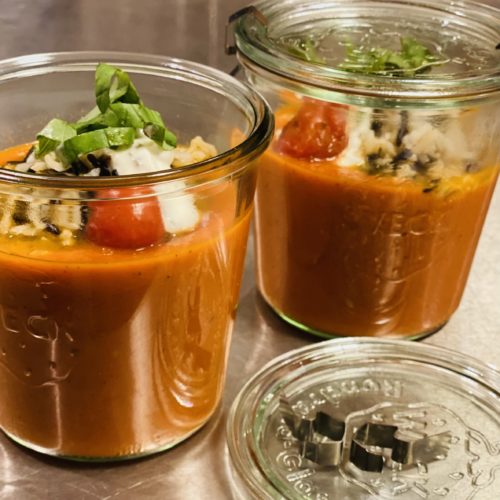 Fruchtige Tomaten-Basilikumsuppe | Gemischter Reis | Creme Fraîche